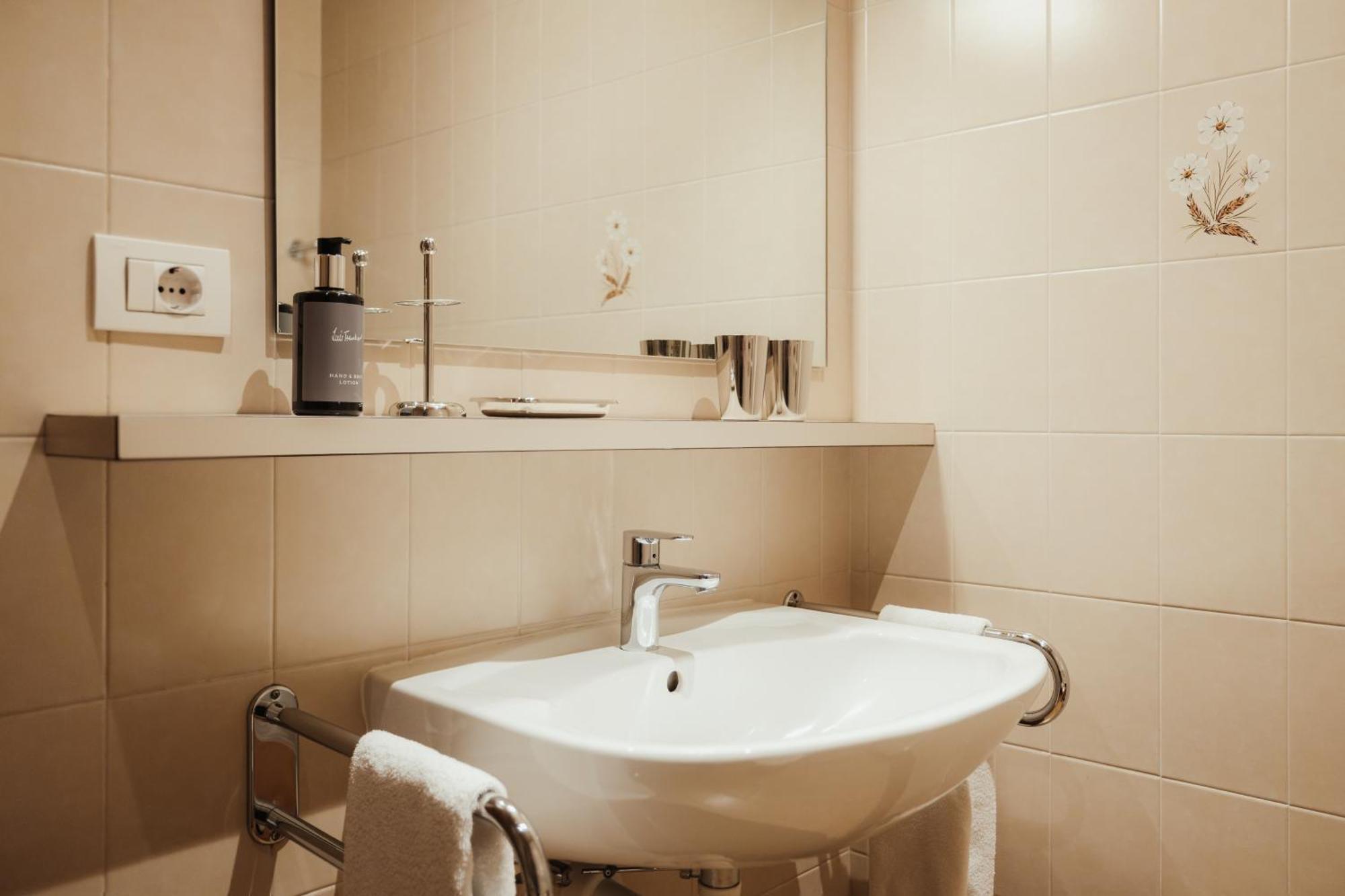 Hotel Corso Am Graben 4*